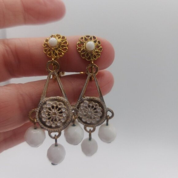 Vintage DANGLING White CHANDELIER EARRINGS Clip On Estate - Picture 4 of 6